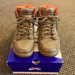 Men’s Nike Dunk High Premium SB Kozit shoes size 9.5